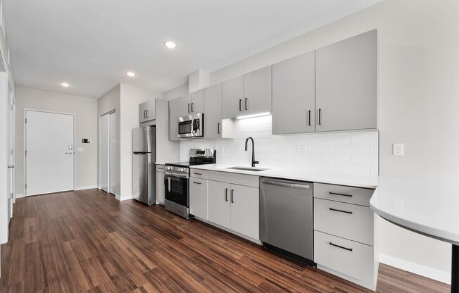 1 bed, 1 bath, 705 sqft, $1,350, Unit 518