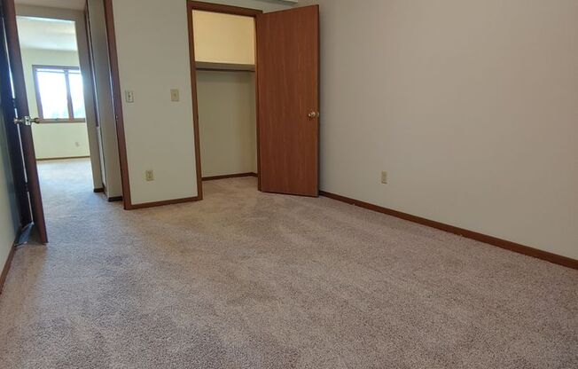 2 beds, 1 bath, 720 sqft, $930, Unit 1249-14