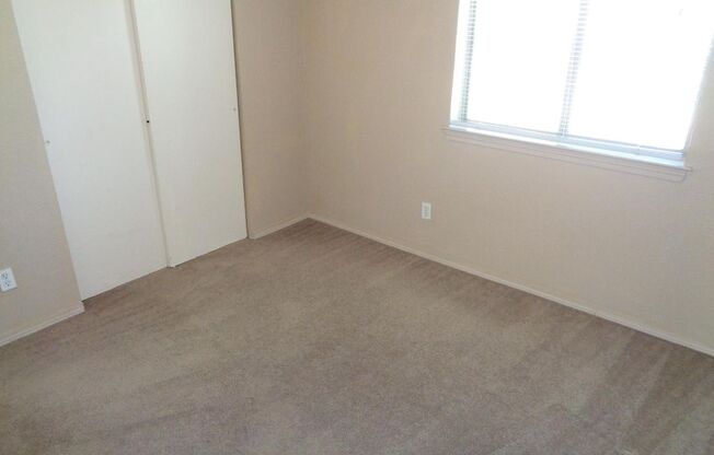 3 beds, 3 baths, $1,595