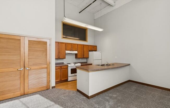 Kitchen with breakfast bar