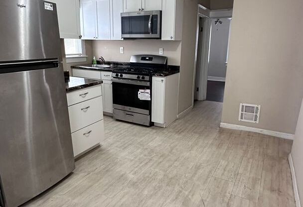 2 beds, 1 bath, $1,400