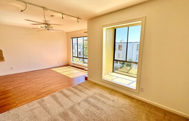 Exceptionally Remodeled Top-Floor Bright Studio