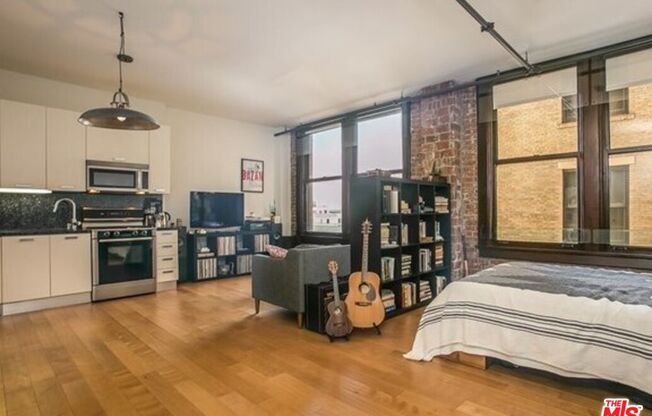 Studio, 1 bath, 600 sqft, $1,950, Unit 908
