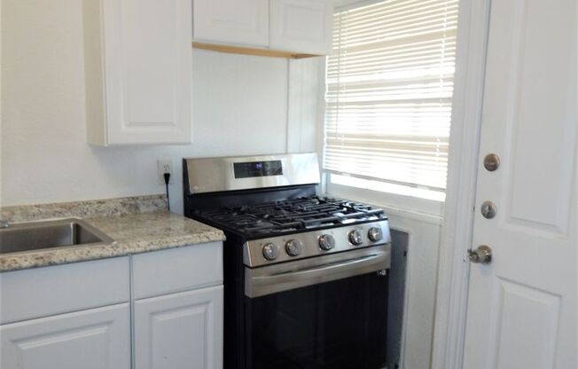 638 Glazebrook Unit 2 - 2/Bed 1/Bath - $850/month