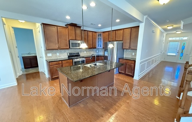 111 EDENTON LN