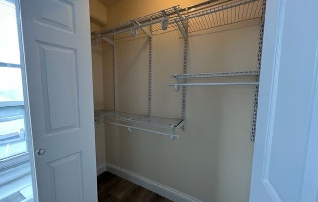 2 beds, 1 bath, 1,100 sqft, $1,995, Unit 0701
