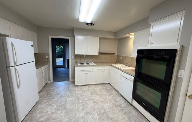 6542 SW Seymour Street ~ Beautifully Refreshed Single Level Home!