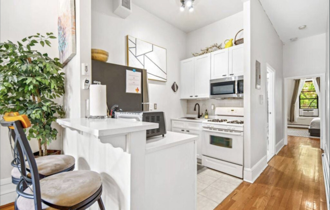226 W 137 ST