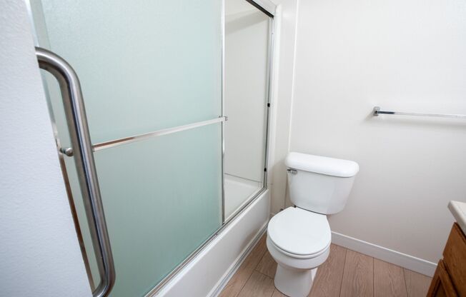 1 bed, 1 bath, 547 sqft, $1,200, Unit 42