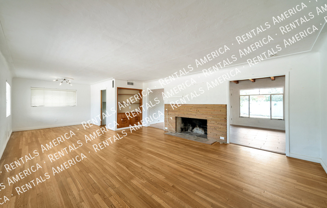 2212 E La Mirada St