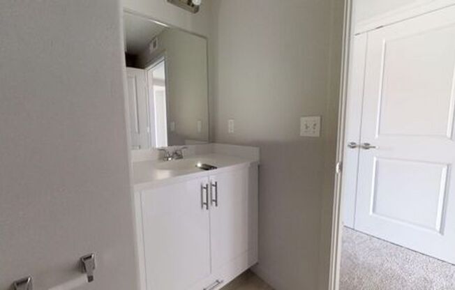 2 beds, 1 bath, $1,250