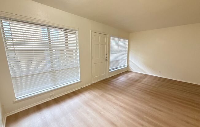 2 beds, 1 bath, 924 sqft, $1,875, Unit OPA-252