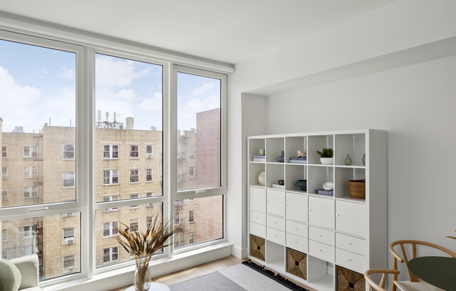 2 beds, 1 bath, $3,500, Unit 3E