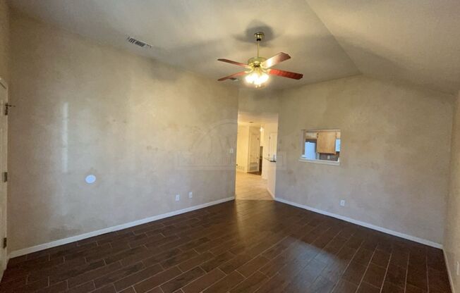 3 beds, 2 baths, $1,225, Unit 3607 Dustin Ct Unit B