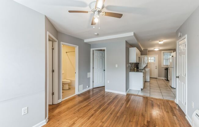 Wonderful! 2BR/1bth home in Columbia Heights. Nice Yard & Parking!!!