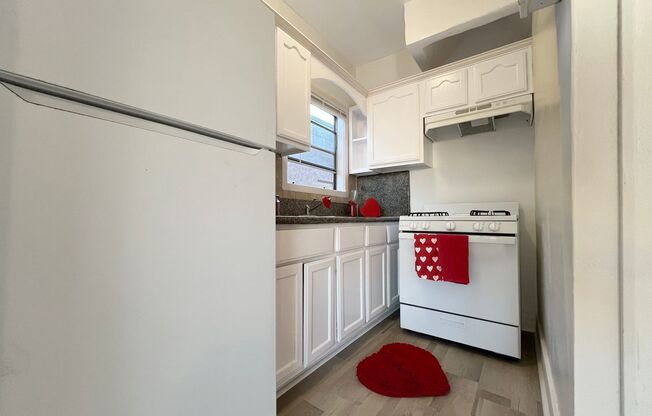 Studio, 1 bath, 360 sqft, $1,395, Unit 6