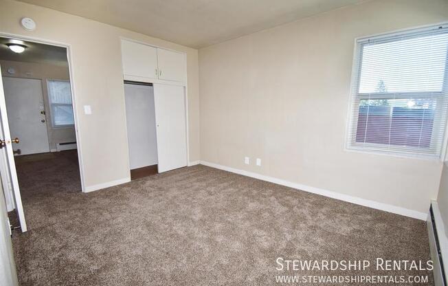 942 E 18 AVE