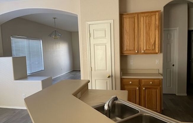 4 bedroom 2 bath in Goodyear