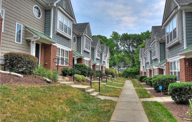 Charming 2BR Townhome in Charlotte