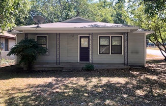 FOR LEASE! 2-1 Frame Home in Great Location in Weatherford