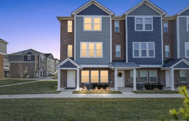 BEAUTIFUL NEW CONSTRUCTION TOWNHOME FOR LEASE IN TROY!