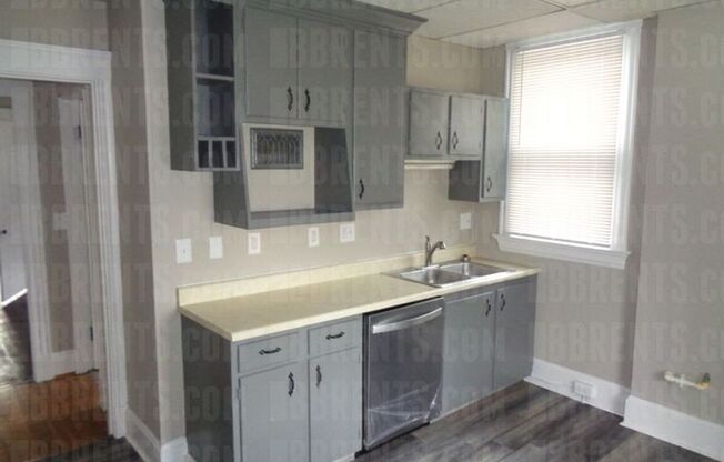 4 beds, 1 bath, $1,295, Unit 3450 Price Ave Unit 2