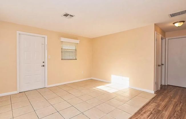 2 Bedroom Duplex - Annual Rental in East Naples