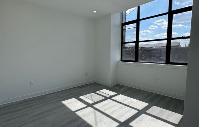 1 bed, 1 bath, 620 sqft, $1,250, Unit 215