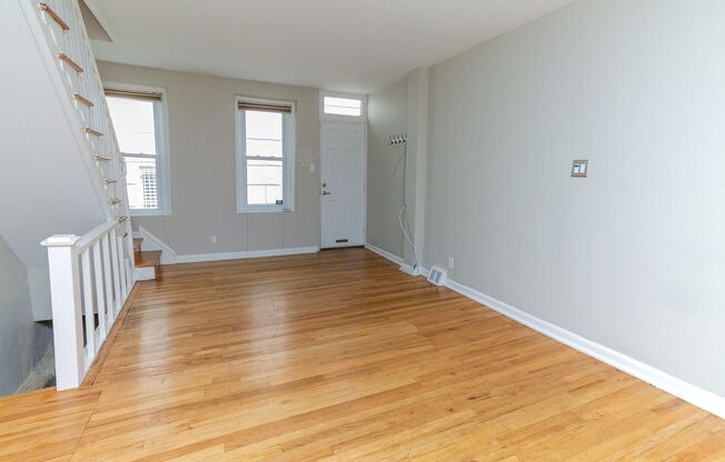 Charming 2 Bedroom 1 bath Row near Rittenhouse Square $1850/ mo + utilities