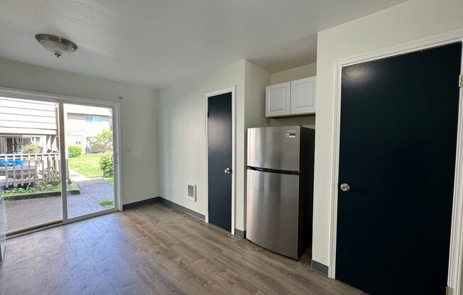2 beds, 1 bath, 840 sqft, $1,300, Unit 687