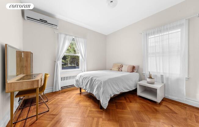 826 E 22 ST