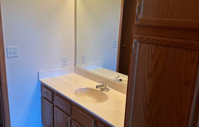2 beds, 2 baths, 1,223 sqft, $1,660, Unit 925-200