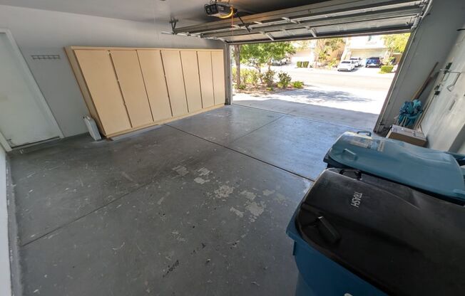 3 beds, 2.5 baths, $2,100