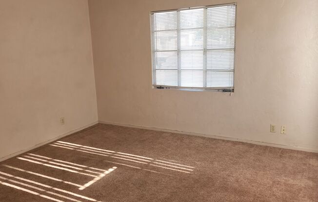 1527 N Van Ness Ave