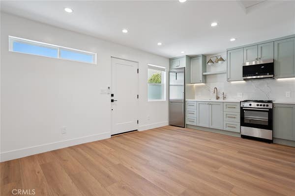 4039 COLONIAL AVE