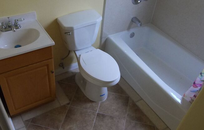 Renovated 2 Bedroom, on San Pablo Ave, in East Richmond Area