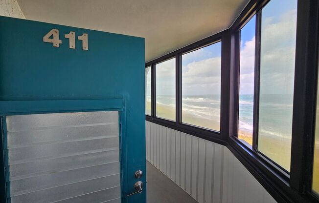 MODERN 2 BEDROOM BEACH CONDO. MAKE IT YOUR PARADISE !