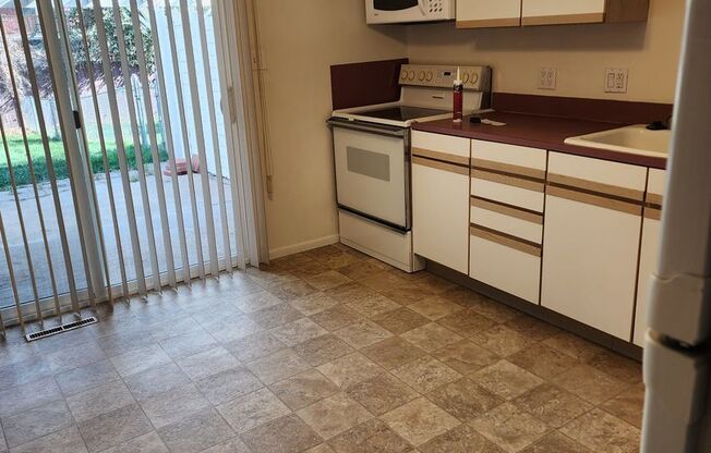 2 beds, 1 bath, $1,700