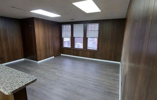 1 bed, 1 bath, 325 sqft, $1,095, Unit UNIT 6 *