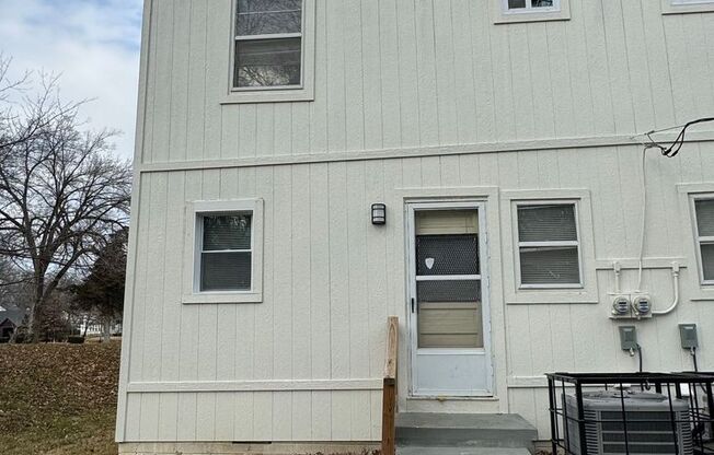 2 beds, 1 bath, $1,195