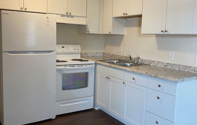 1 bed, 1 bath, 590 sqft, $700, Unit Unit 13