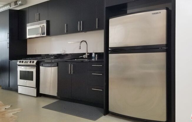 2 beds, 1 bath, 1,200 sqft, $3,900, Unit 410