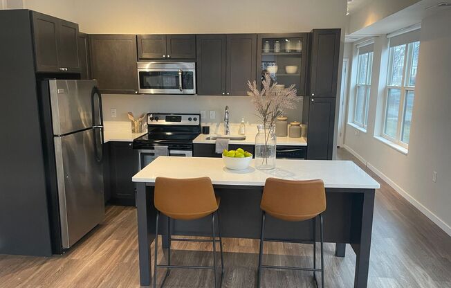 2 beds, 2 baths, 946 sqft, $1,895, Unit 102