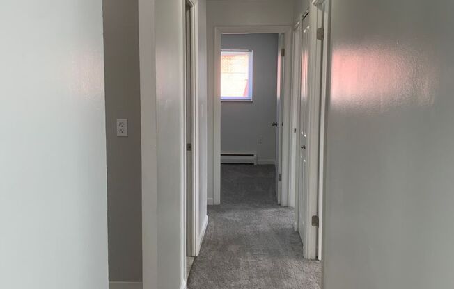 3 beds, 1 bath, 960 sqft, $1,200, Unit 124