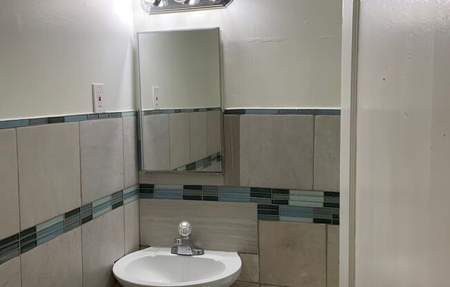 Studio, 1 bath, 275 sqft, $1,350, Unit 30B