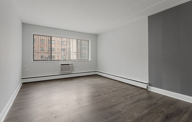 Studio, 1 bath, 359 sqft, $1,340, Unit 2E