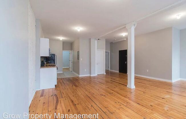11-13 S Strawberry St 2nd Fl