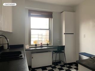 2 beds, 1 bath, $5,600, Unit 19J