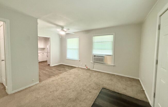 Adorable 2/1 Cottage near Downtown Lake Jackson