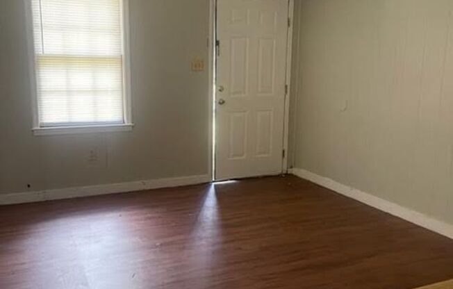 3 beds, 1 bath, $875